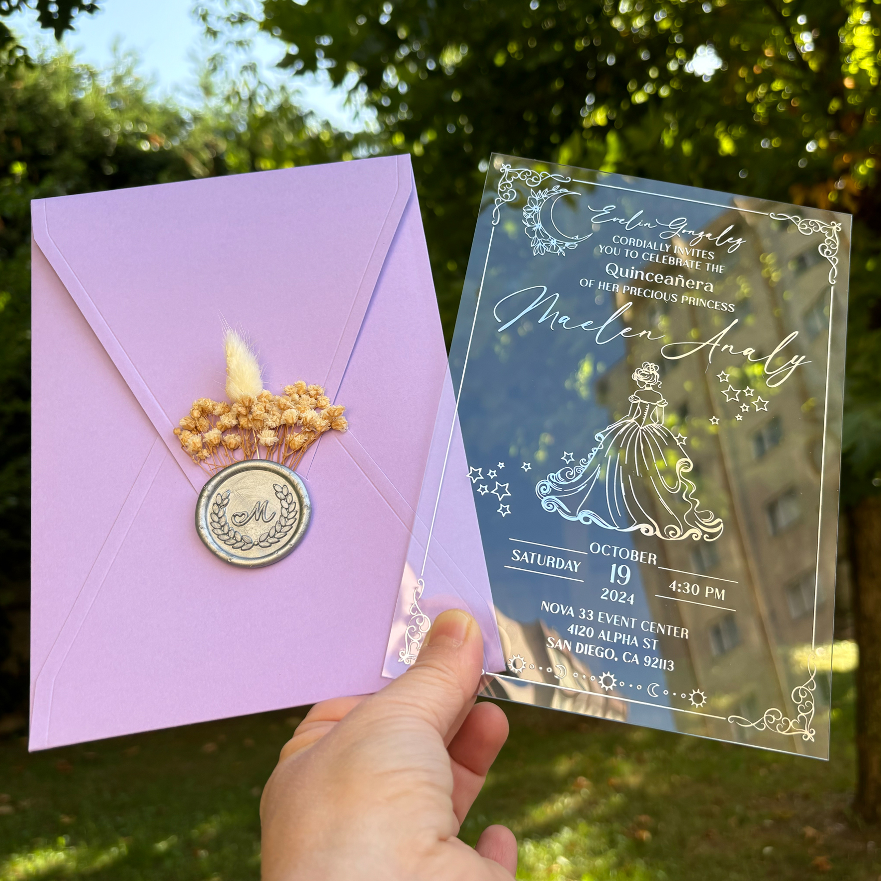 Quinceañera invitation, Acrylic Quinceañera invitation, Clear acrylic invitation, Quince Años, XV Años, Mis 15 Años, Sweet 16 invitation, Silver foil printed invitation, Lilac envelope, Silver wax seal